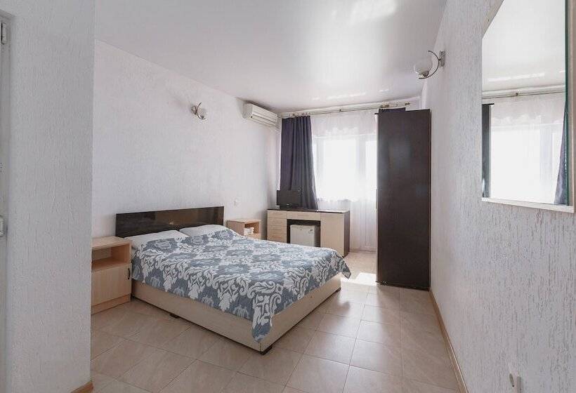 هتل Sea Outside Window