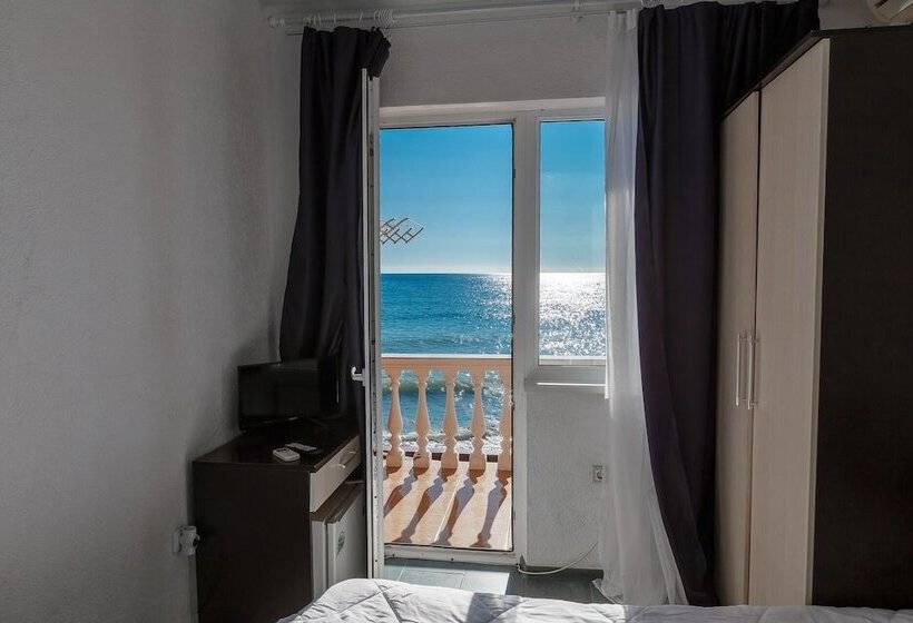 هتل Sea Outside Window