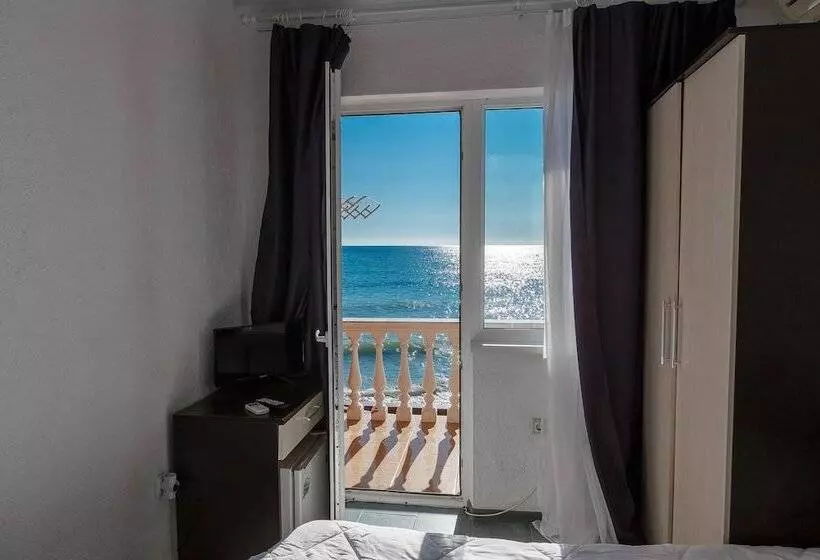 هتل Sea Outside Window