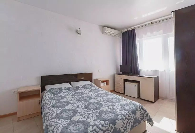 هتل Sea Outside Window