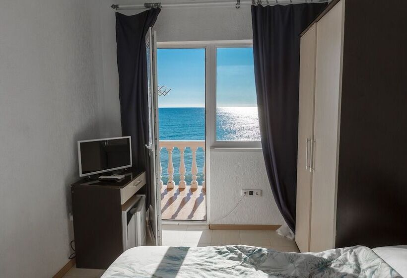 هتل Sea Outside Window