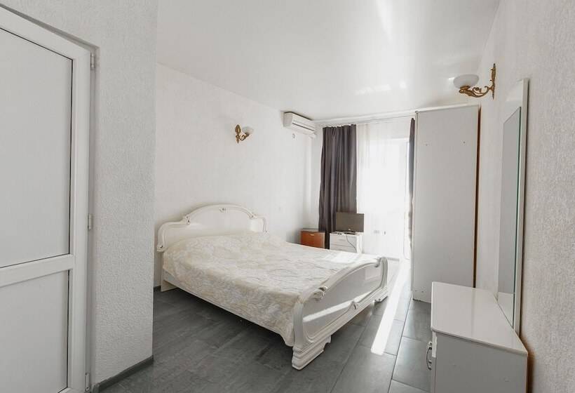 هتل Sea Outside Window