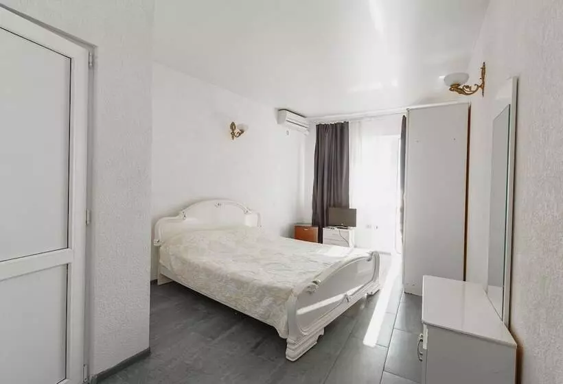 هتل Sea Outside Window