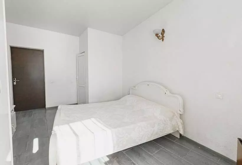 هتل Sea Outside Window