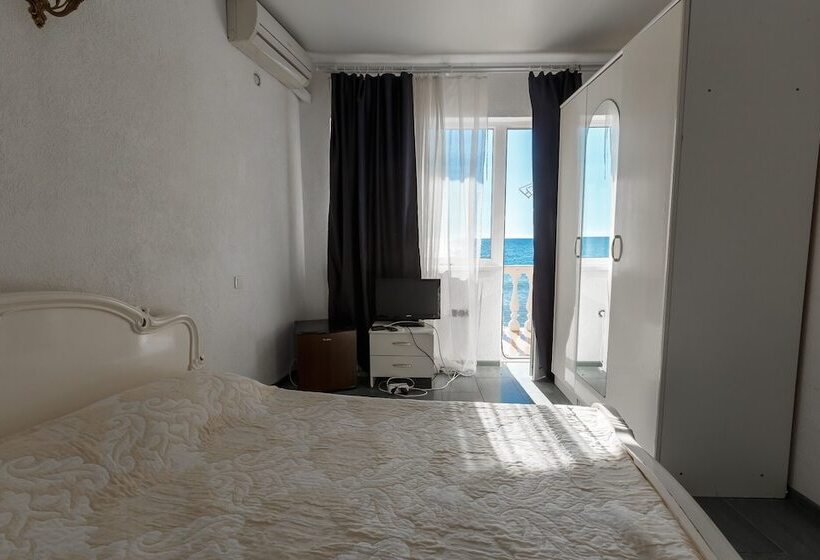 هتل Sea Outside Window