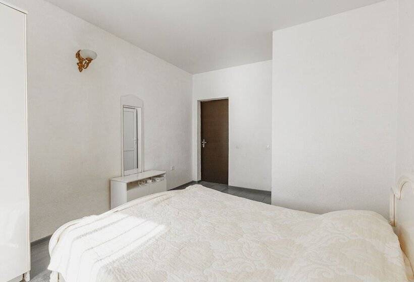 هتل Sea Outside Window