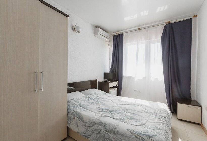 هتل Sea Outside Window