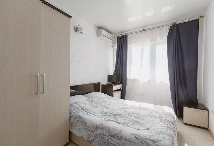 هتل Sea Outside Window