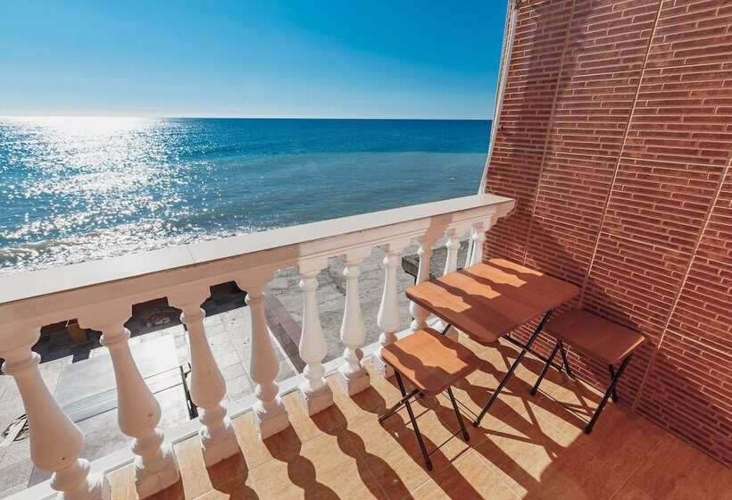 هتل Sea Outside Window