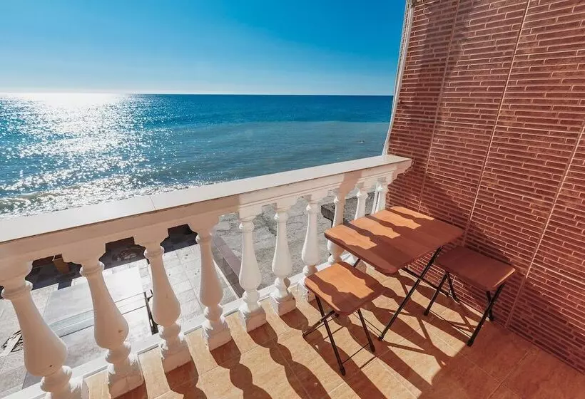 هتل Sea Outside Window