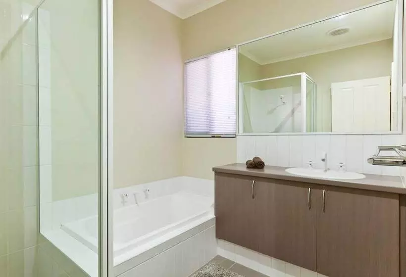 3 Kestrel Place