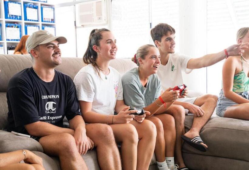 הוסטל Mad Monkey Waterfront