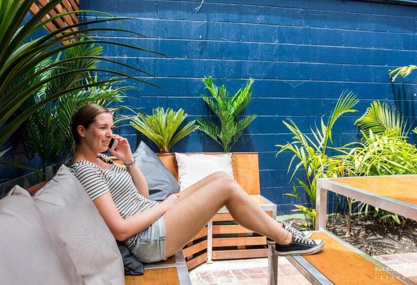 הוסטל Mad Monkey Waterfront