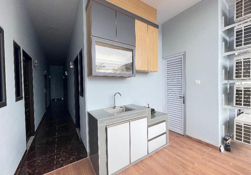 ホテル Oyo 90527 Homestay 81 Baloi  A