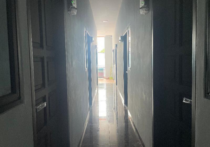 ホテル Oyo 90527 Homestay 81 Baloi  A