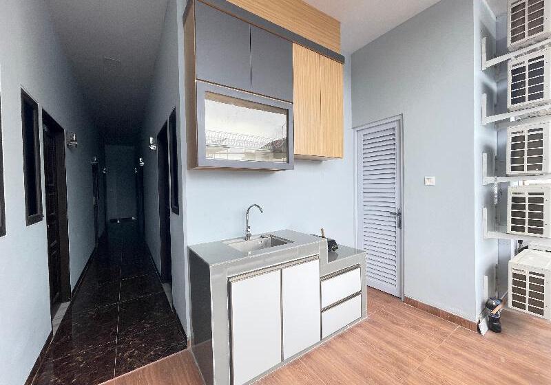 ホテル Oyo 90527 Homestay 81 Baloi  A