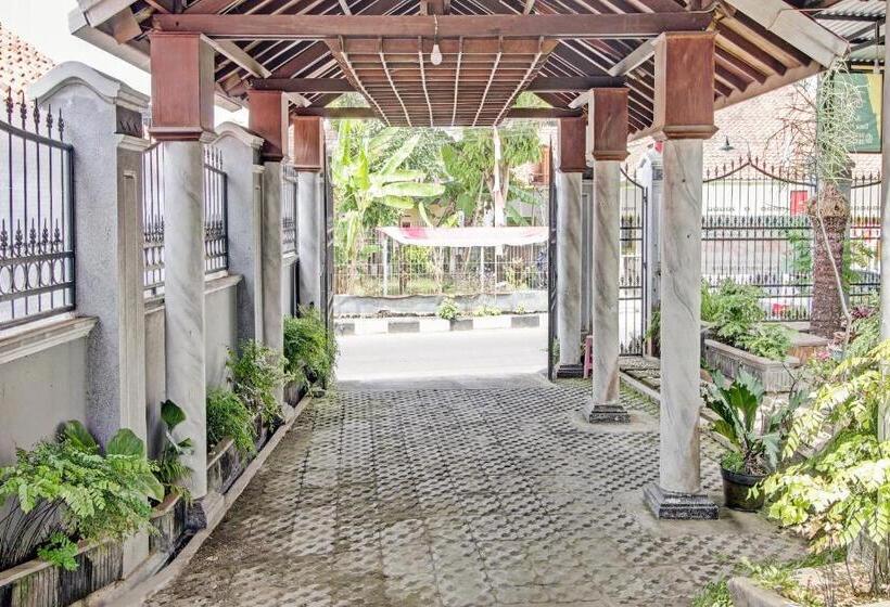 فندق Oyo 90543 Annur Guest House Syariah