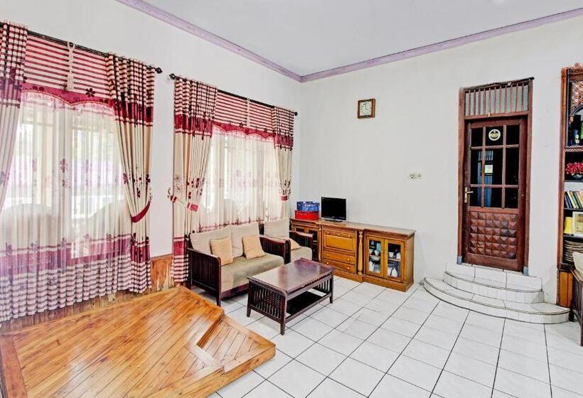 فندق Oyo 90543 Annur Guest House Syariah