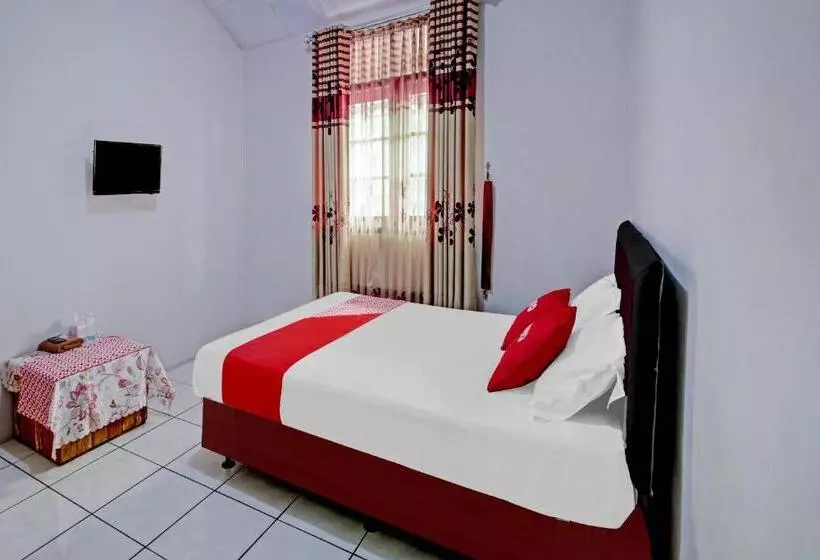 Hotelli Oyo 90543 Annur Guest House Syariah