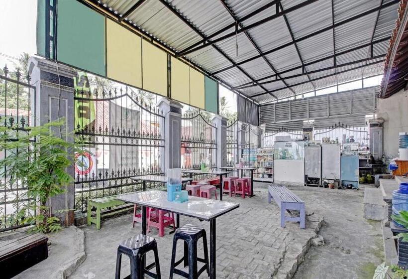 فندق Oyo 90543 Annur Guest House Syariah