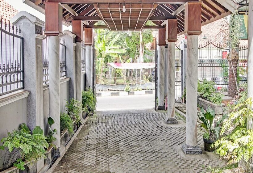 فندق Oyo 90543 Annur Guest House Syariah