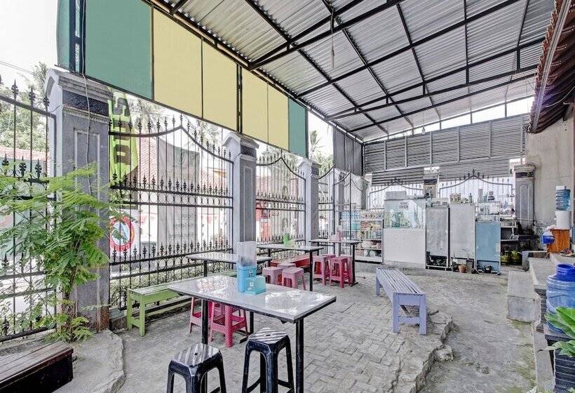 Hotel Oyo 90543 Annur Guest House Syariah