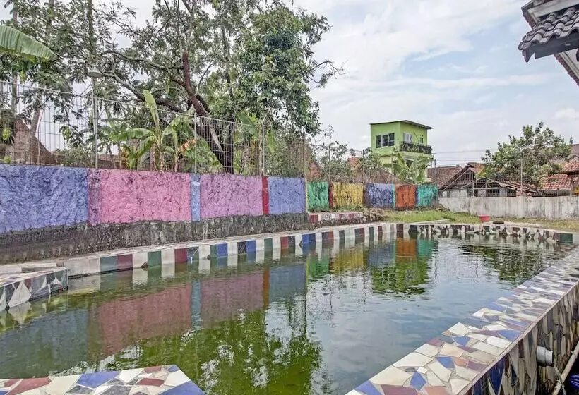 Hotelli Oyo 90543 Annur Guest House Syariah