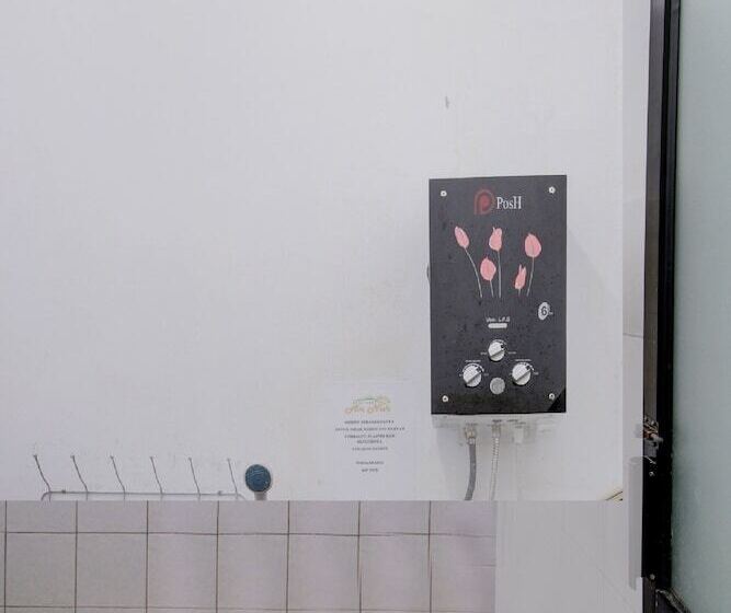 فندق Oyo 90543 Annur Guest House Syariah