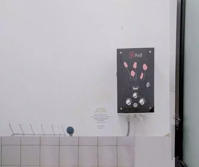 Hotelli Oyo 90543 Annur Guest House Syariah