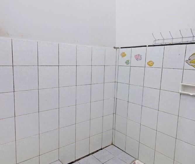 فندق Oyo 90543 Annur Guest House Syariah