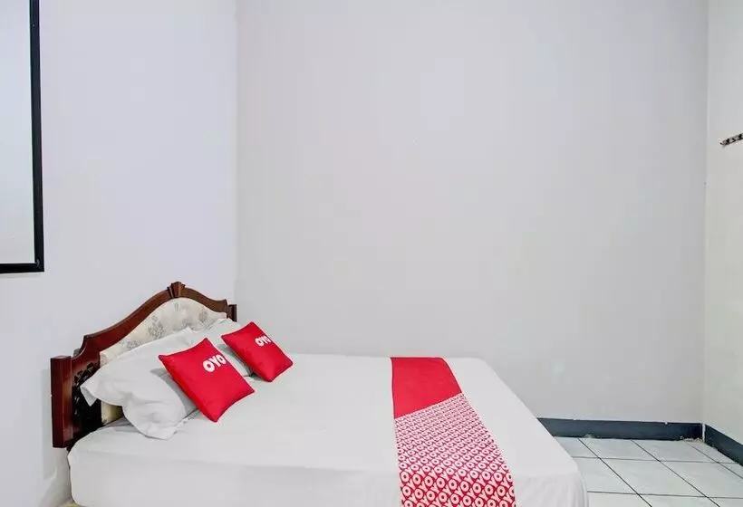 Hotelli Oyo 90543 Annur Guest House Syariah