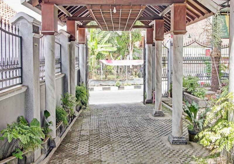 فندق Oyo 90543 Annur Guest House Syariah