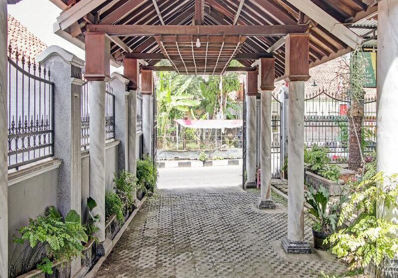 فندق Oyo 90543 Annur Guest House Syariah