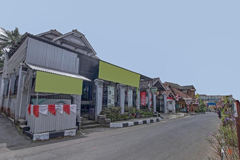 فندق Oyo 90543 Annur Guest House Syariah