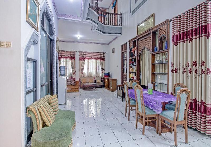 فندق Oyo 90543 Annur Guest House Syariah