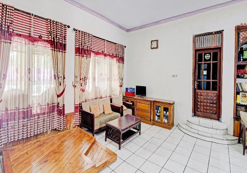 فندق Oyo 90543 Annur Guest House Syariah