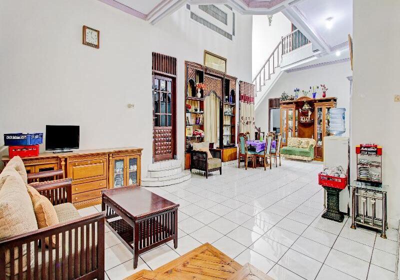 فندق Oyo 90543 Annur Guest House Syariah