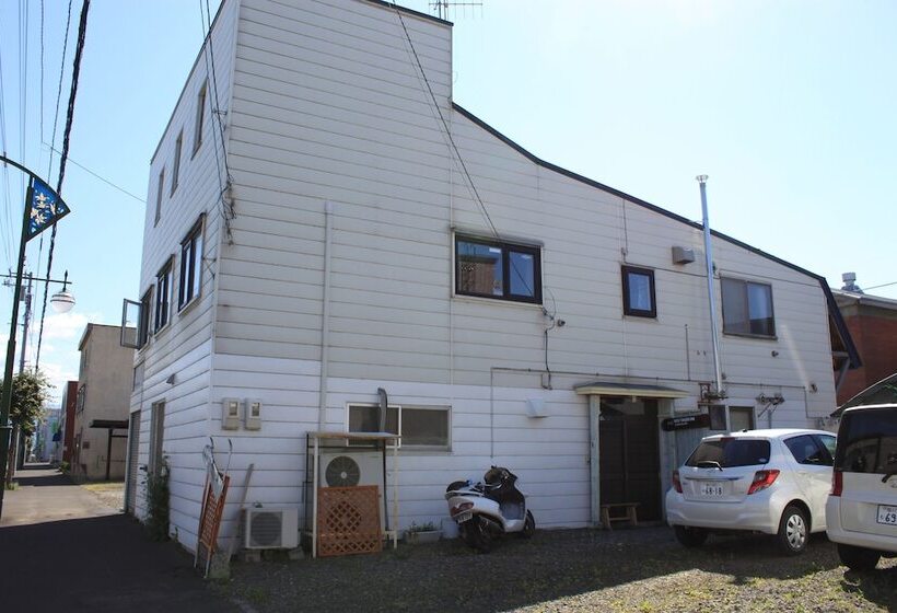 Pensione First Track Inn