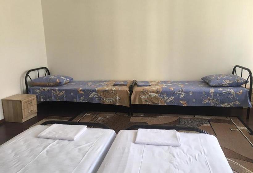 膳宿费 Gelena гостьовий двір