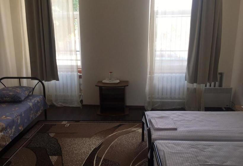 膳宿费 Gelena гостьовий двір