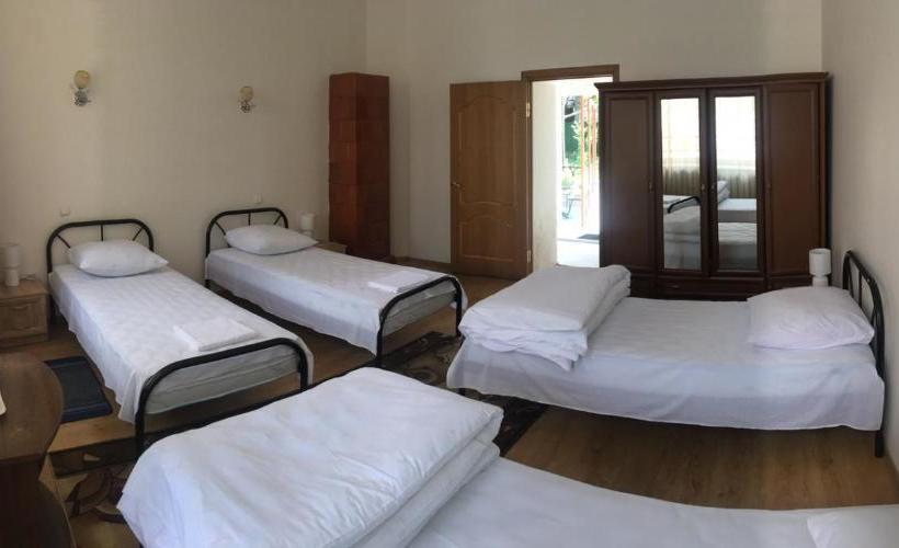 膳宿费 Gelena гостьовий двір