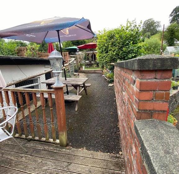 호텔 Old New Inn, Llanfyllin