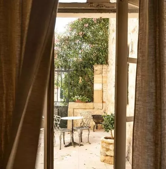 ペンション La Fugue Chambres D Hôtes De Charme , Demeure Historique,piscine,jardin Proche Uzes Nimes Ales