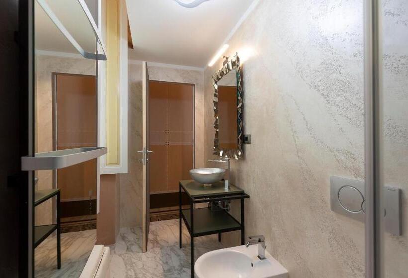 פנסיון Luxury Liberty House