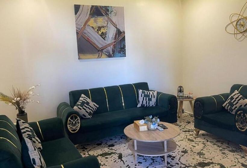 قولدن كمباوند