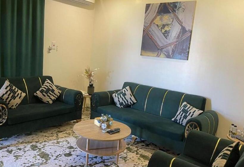 قولدن كمباوند