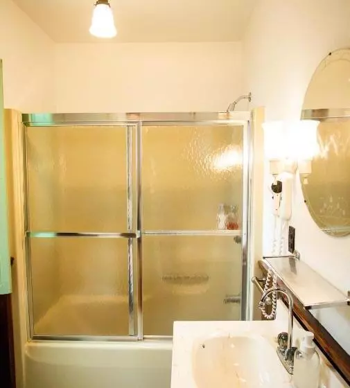 Baneberry Meadows B&b