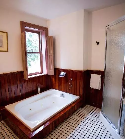 Baneberry Meadows B&b