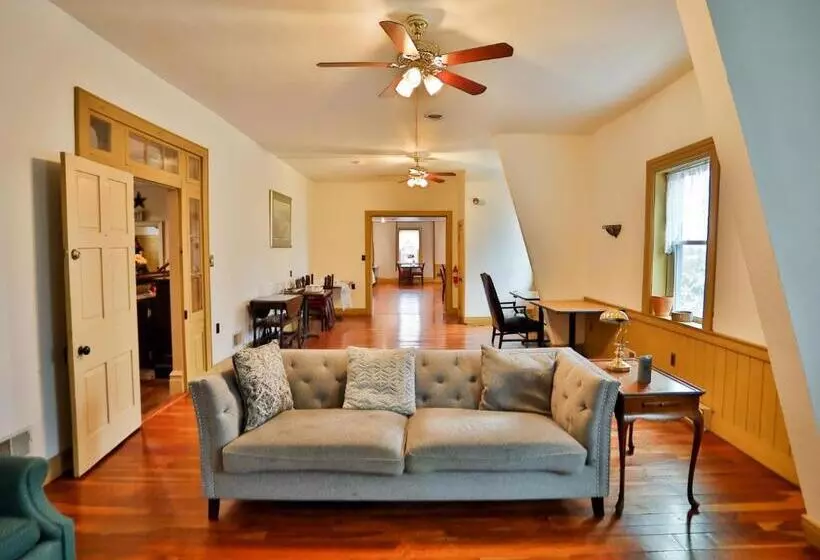 Baneberry Meadows B&b