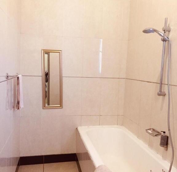 פנסיון Chancellors Court Guest House